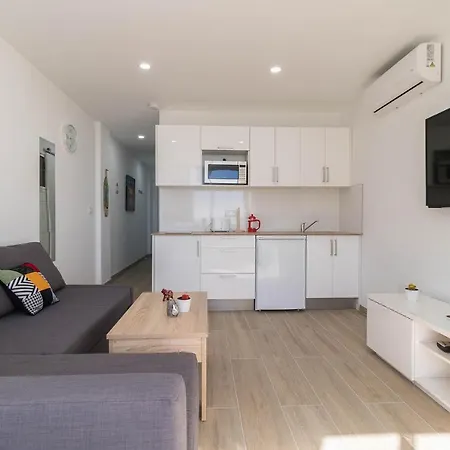 Апартаменти Seaview Estudio *